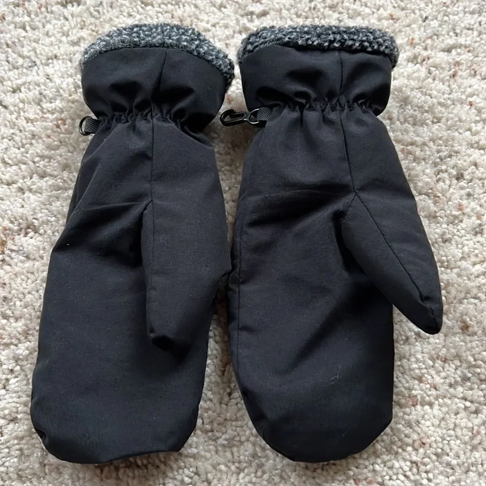 Pittsburgh Penquins NHL youth boys mittens size 8-20.